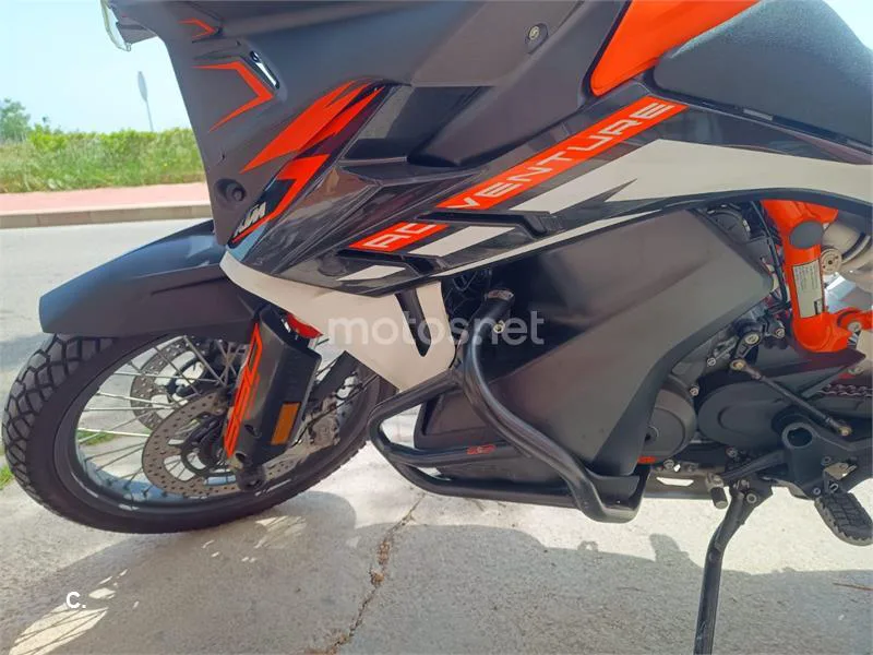 KTM 890 – Vista 6