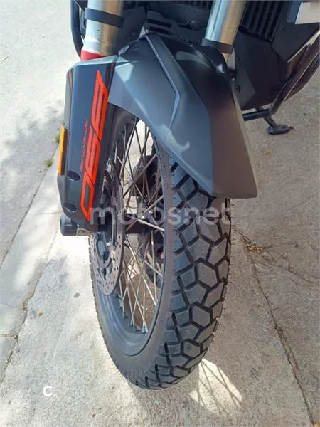 KTM 890 – Vista 7