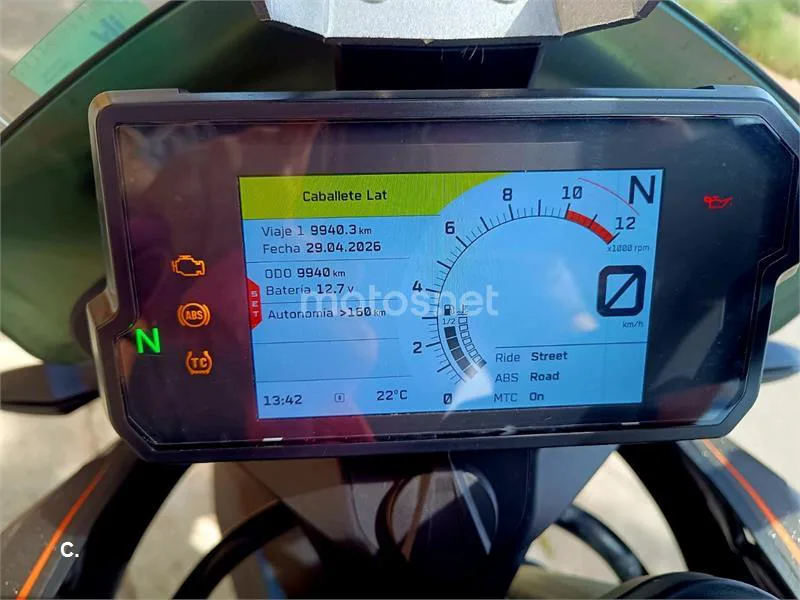 KTM 890 – Vista 9