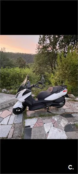 Kymco Super Dink 300 – Vista 2