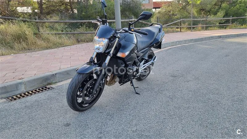 Suzuki GSR 600 – Vista 2
