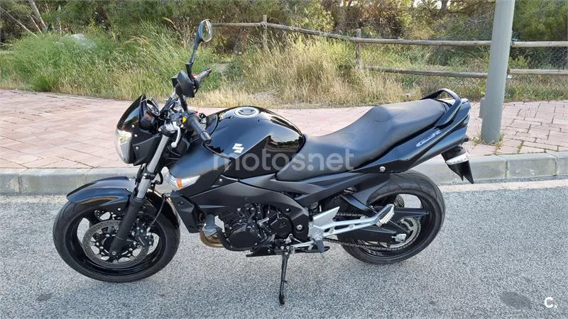 Suzuki GSR 600 – Vista 3