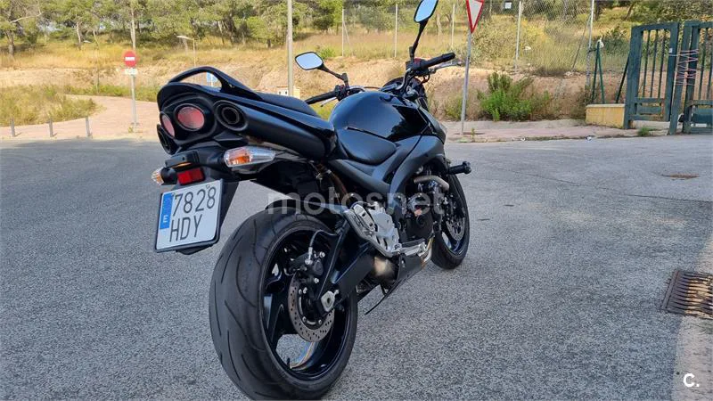 Suzuki GSR 600 – Vista 7