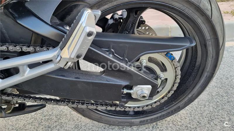 Suzuki GSR 600 – Vista 8