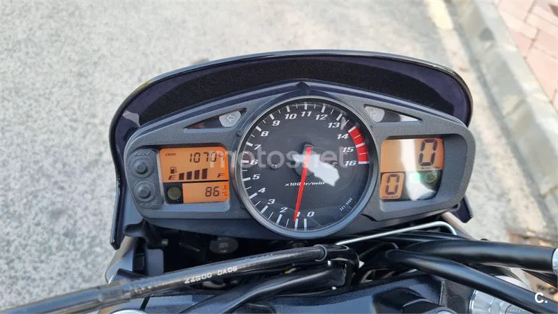 Suzuki GSR 600 – Vista 9