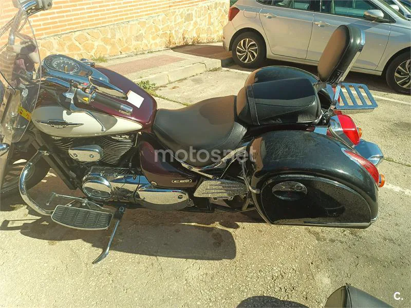 Suzuki Intruder C800C – Vista 8