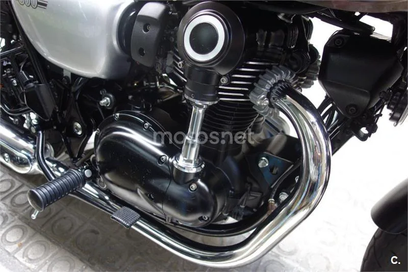 Kawasaki W800 – Vista 16