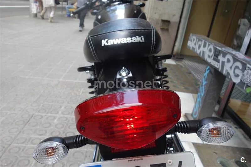 Kawasaki W800 – Vista 17