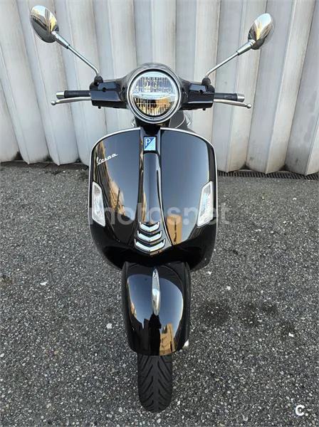 Vespa GTS Super 300 – Vista 2