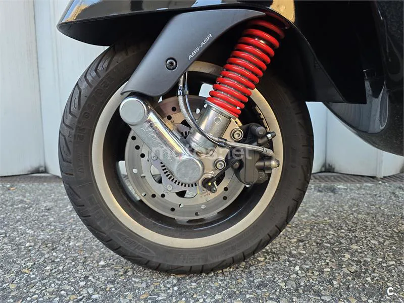 Vespa GTS Super 300 – Vista 4