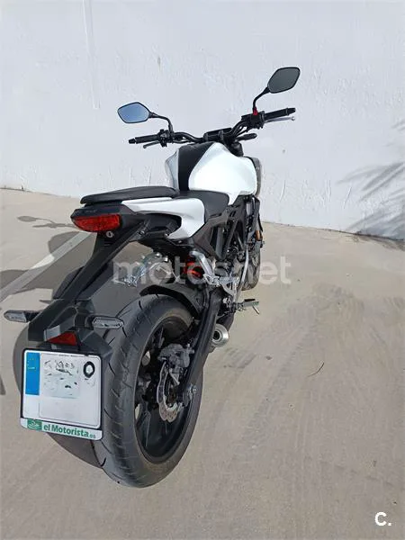 Honda CB 125 R – Vista 5
