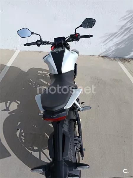 Honda CB 125 R – Vista 6