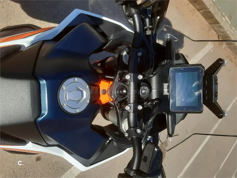 KTM 890 – Vista 6