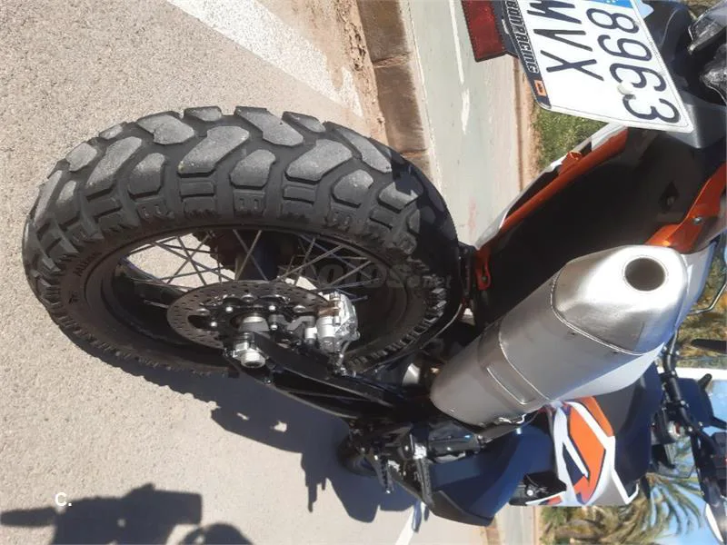 KTM 890 – Vista 8
