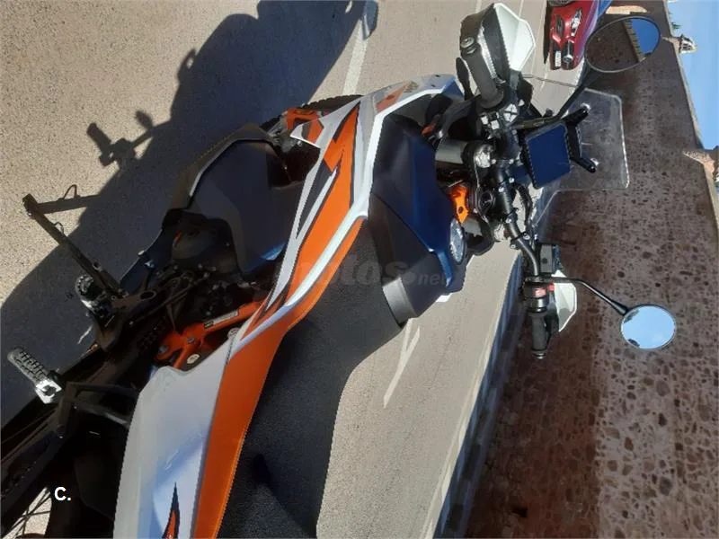 KTM 890 – Vista 10