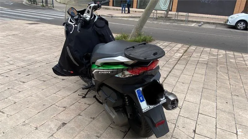 Kawasaki J300 – Vista 4