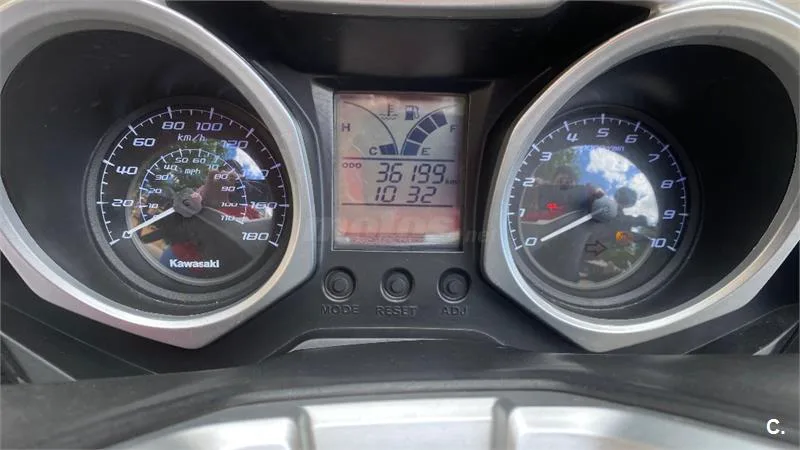 Kawasaki J300 – Vista 5