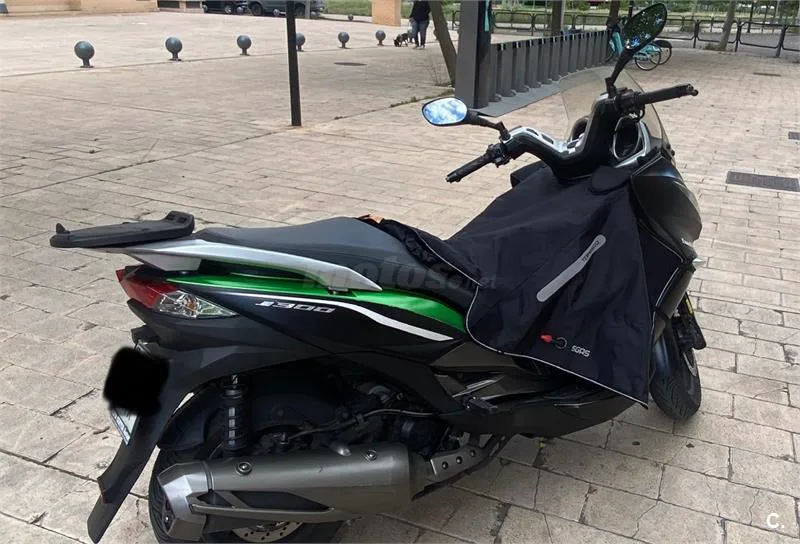 Kawasaki J300 – Vista 6