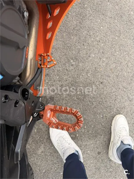 KTM 890 – Vista 7
