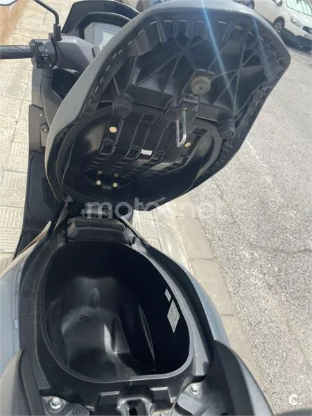 Yamaha NMAX – Vista 11