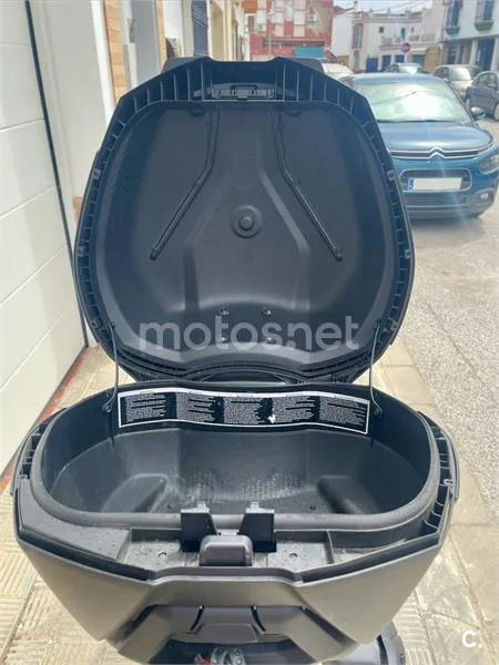 Yamaha NMAX – Vista 12