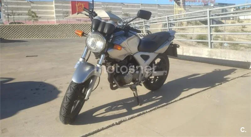 Honda CB 250 F – Vista 2