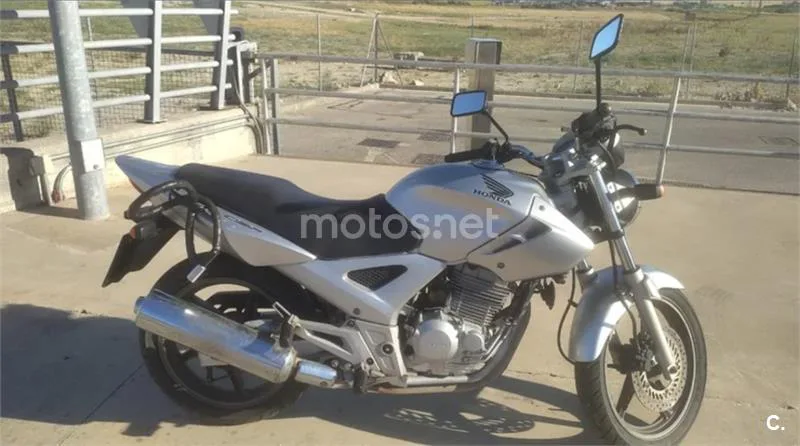 Honda CB 250 F – Vista 4