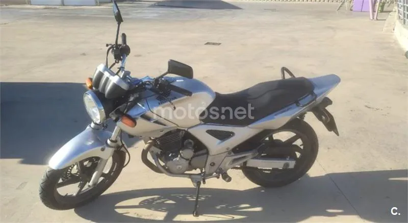 Honda CB 250 F – Vista 5