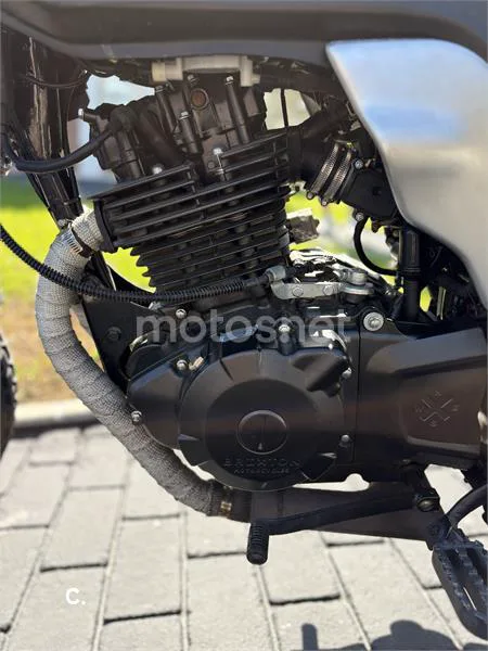 Brixton Glanville 250 X – Vista 3