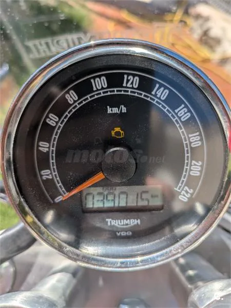 Triumph Speedmaster 900 – Vista 3
