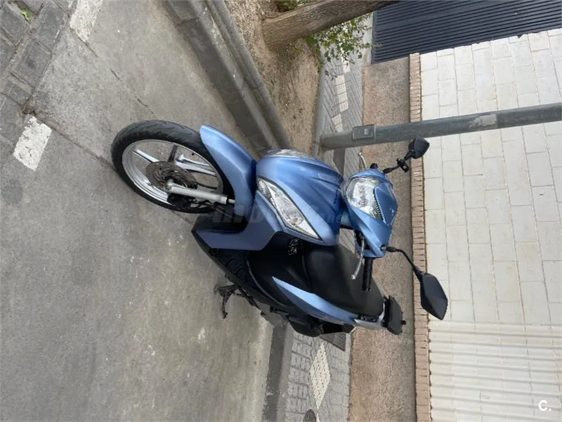 Honda Vision 110 – Vista 2