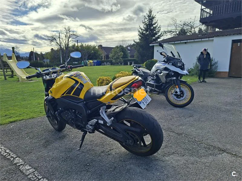 Yamaha FZ1 – Vista 13