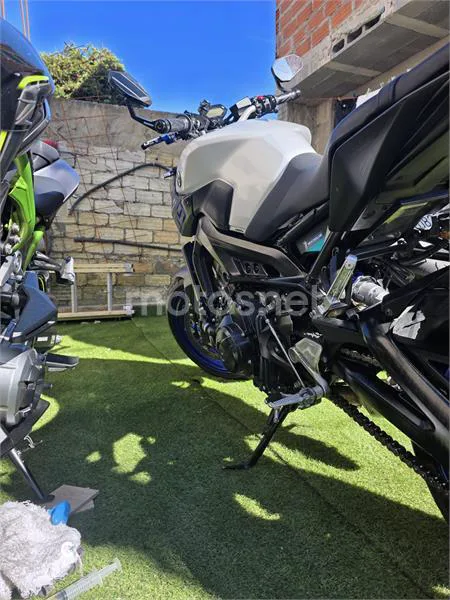Yamaha MT-09 – Vista 2