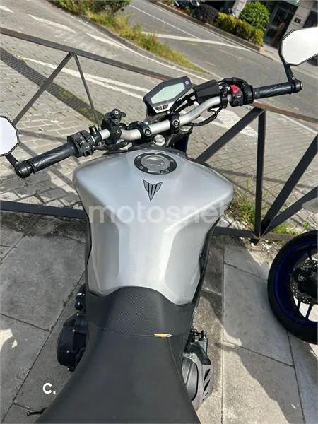 Yamaha MT-09 – Vista 8