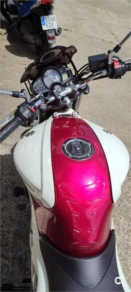 Suzuki SFV 650 Gladius – Vista 3