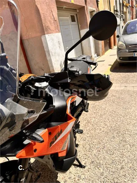 KTM 890 – Vista 12