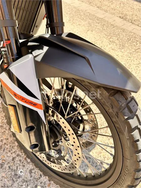 KTM 890 – Vista 3