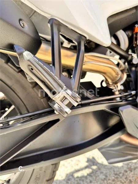 KTM 890 – Vista 6