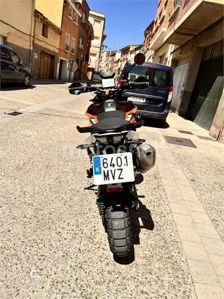 KTM 890 – Vista 8