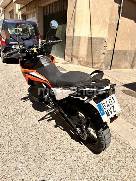 KTM 890 – Vista 10