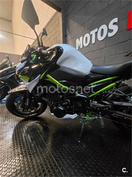 Kawasaki Z900 – Vista 13