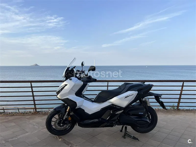 Honda ADV 350 – Vista 2