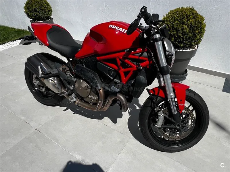 Ducati Monster 821 – Vista 2