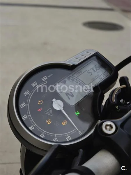 Triumph Speed 400 - Vista 5
