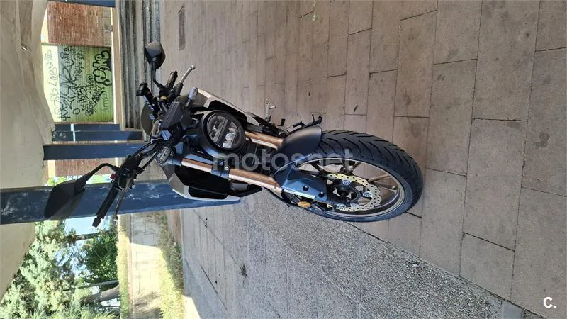Honda CB 125 R – Vista 2