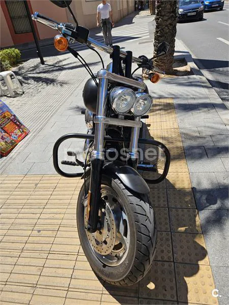 Harley-Davidson Dyna Fat Bob – Vista 8