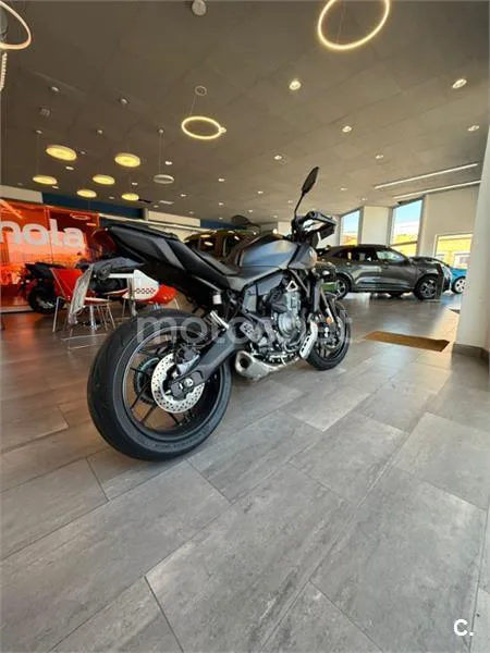 Yamaha MT-07 – Vista 5