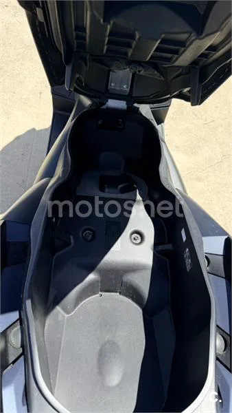 Yamaha XMAX 300 – Vista 9