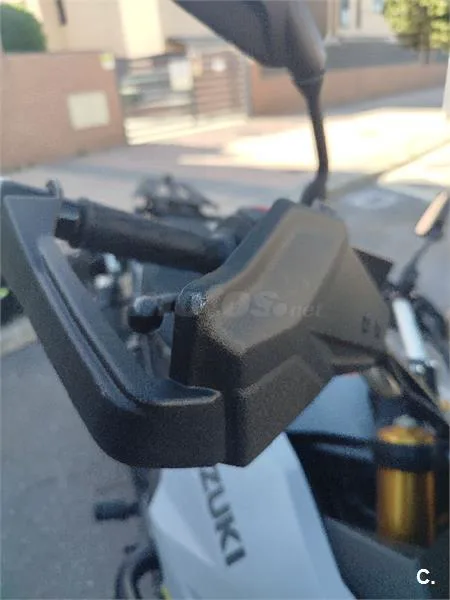 Suzuki V-Strom 800 – Vista 8