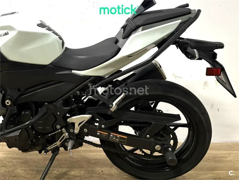 Kawasaki Z400 – Vista 7
